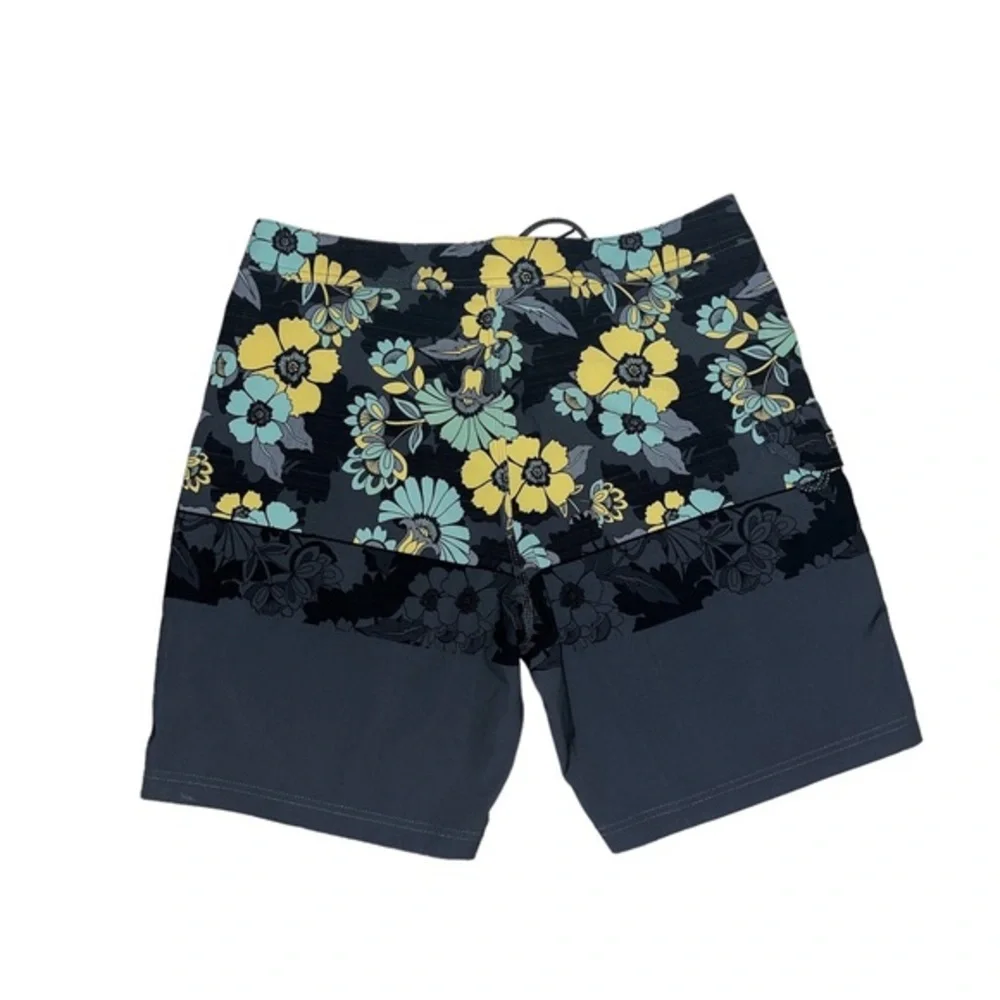 Vissla shorts - Picture 2 of 3